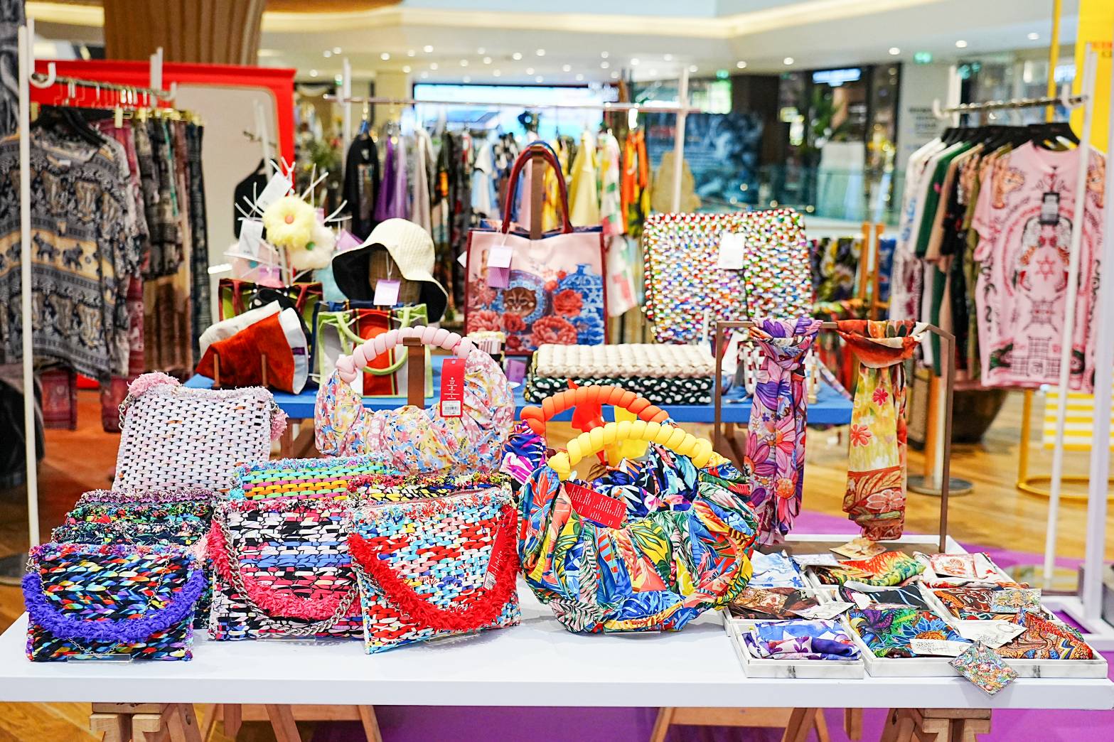 ไอคอนคราฟต์ปลุกเทรนด์คราฟต์ไทยสีสันสดใส ผ่านแคมเปญ“ไอคอนซัมเมอร์คราฟต์ THAI CRAFT IN SUMMER”รวมไอเทมสุดชิคดีไซน์สุดจี๊ดจากงานฝีมือไทย เติมสีสันให้ซัมเมอร์นี้โดดเด่นไม่ซ้ำใคร